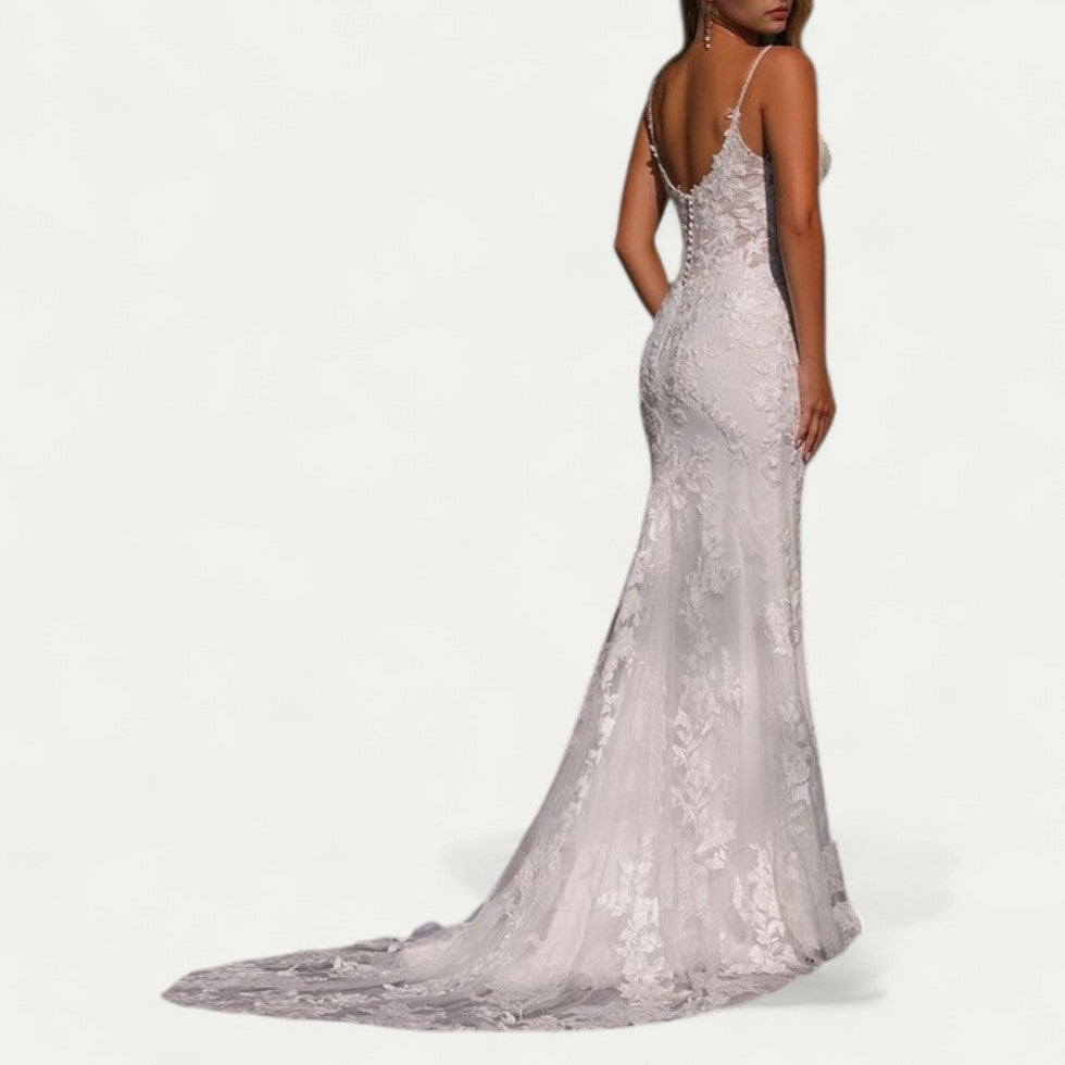 Lace Appliqué Mermaid Gown for Elegant Wedding Moments