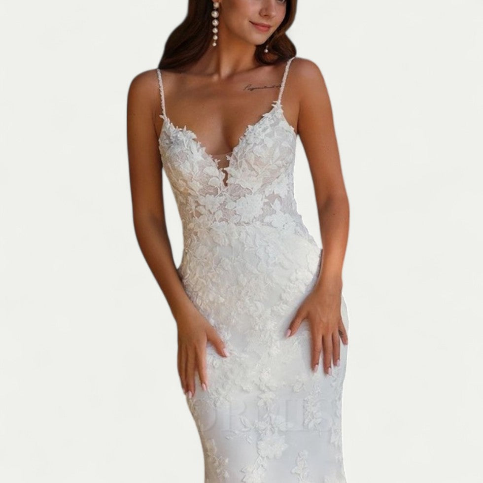 Lace Appliqué Mermaid Gown for Elegant Wedding Moments