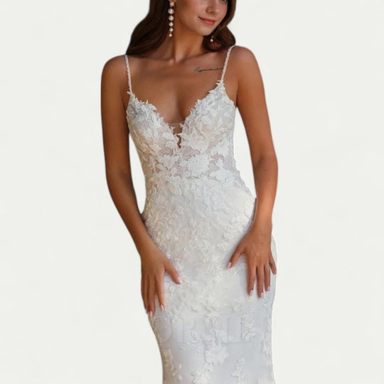 Lace Appliqué Mermaid Gown for Elegant Wedding Moments